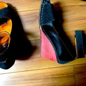 Peep toe leather /suede shoes by ART